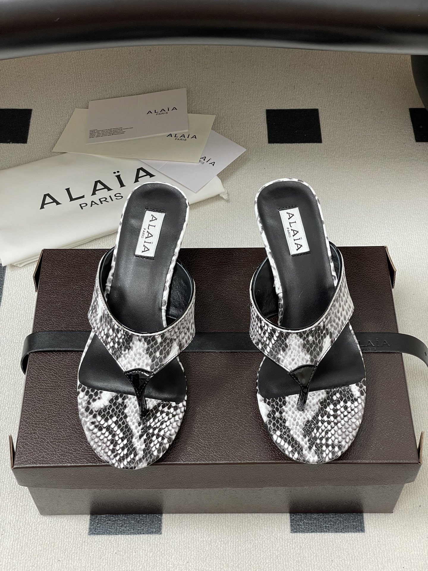 ua a1a1a triangle flat slides 5.5cm heel(cusT0mized size 7-10 days production time)