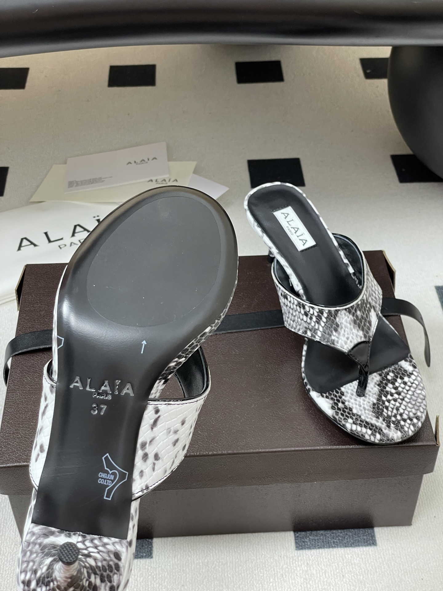 ua a1a1a triangle flat slides 5.5cm heel(cusT0mized size 7-10 days production time)