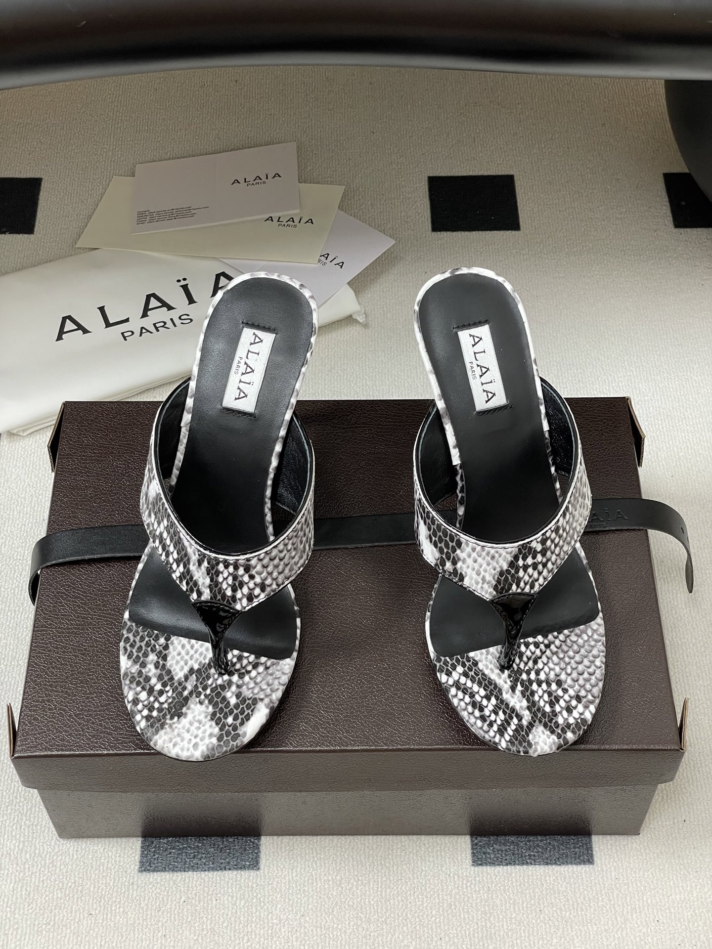 ua a1a1a triangle flat slides 9cm heel(cusT0mized size 7-10 days production time)