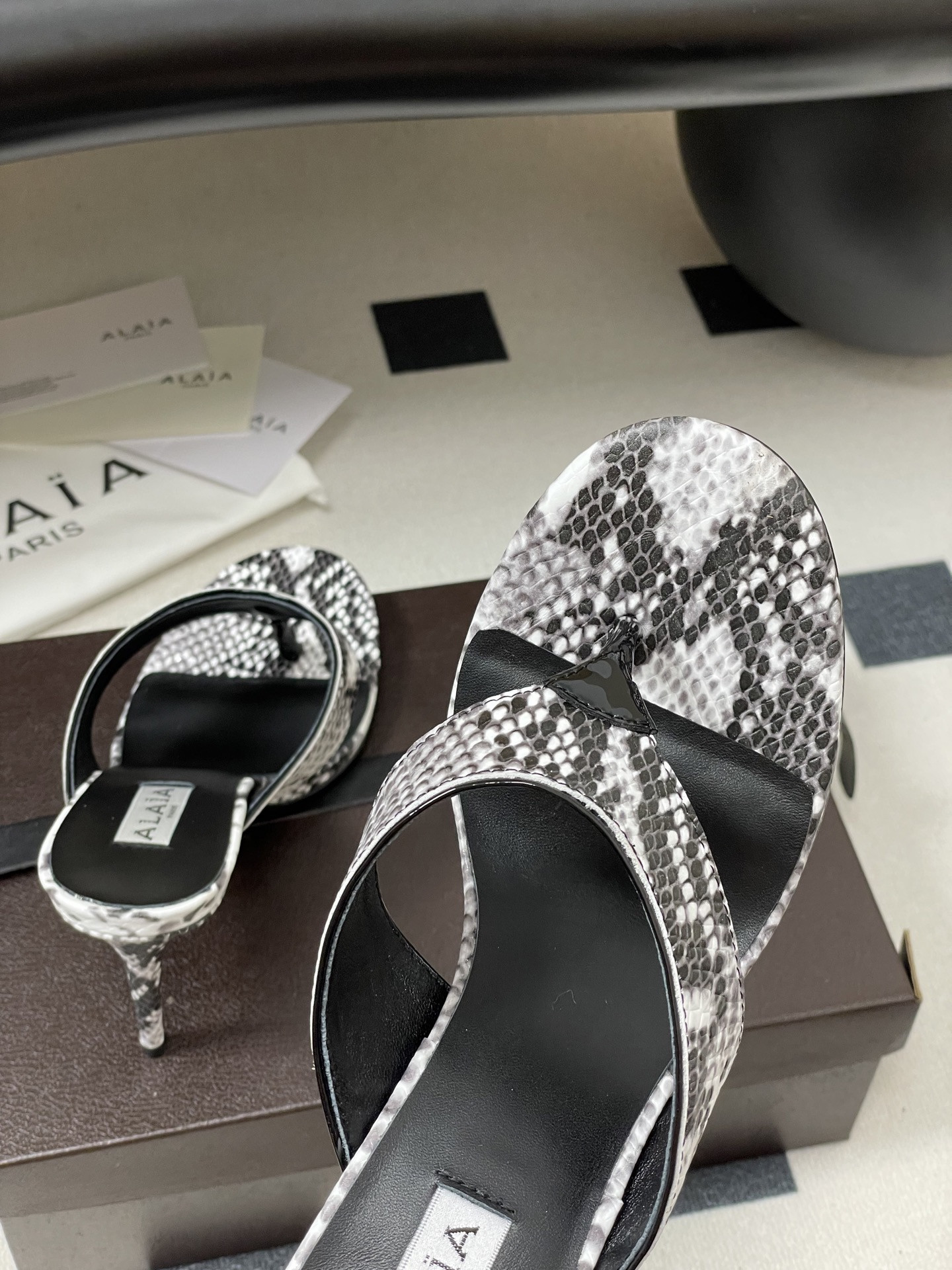 ua a1a1a triangle flat slides 9cm heel(cusT0mized size 7-10 days production time)
