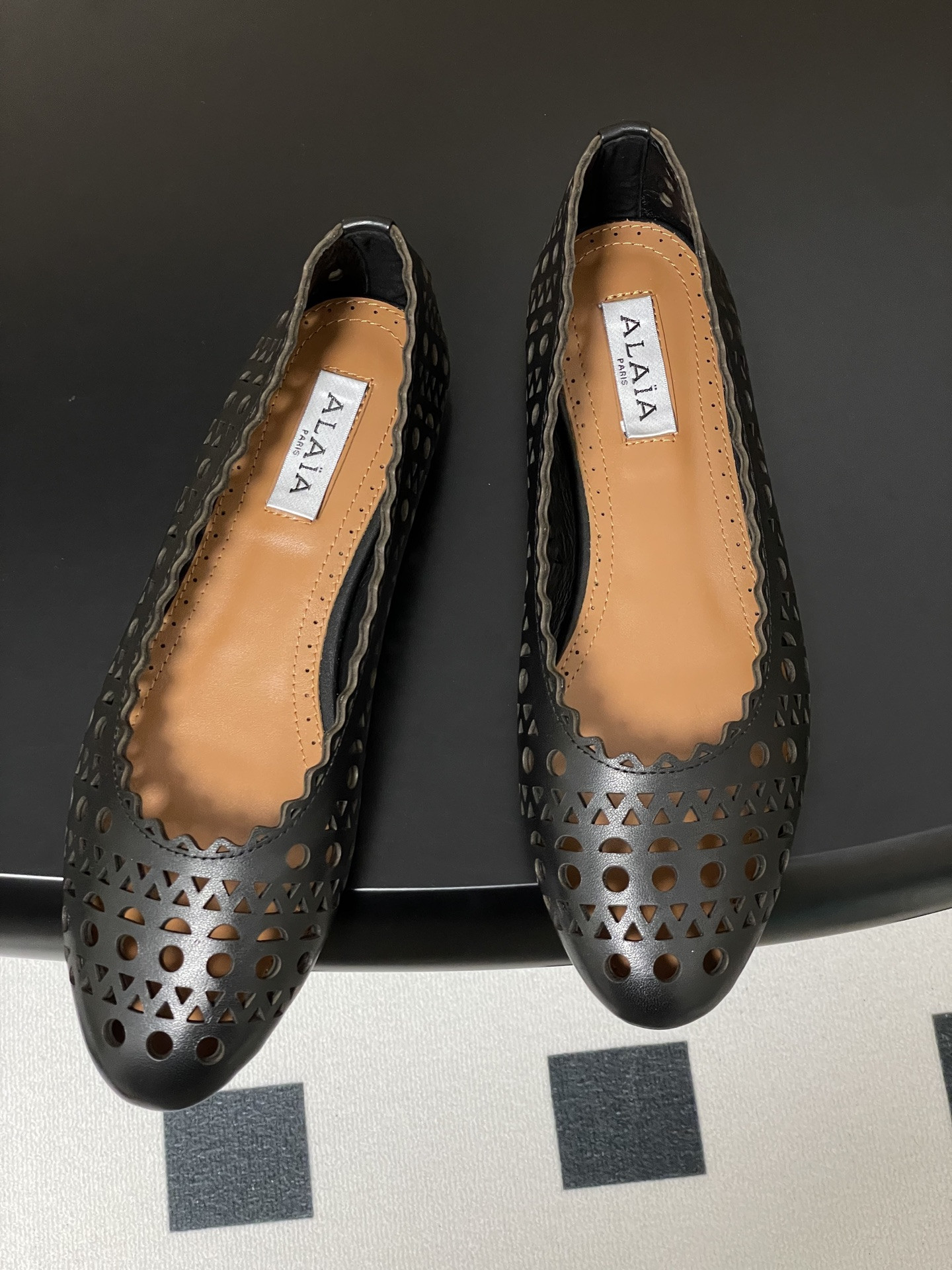 ua alaïa laser-cut leather ballet flats(cusT0mized size 7-10 days production time)