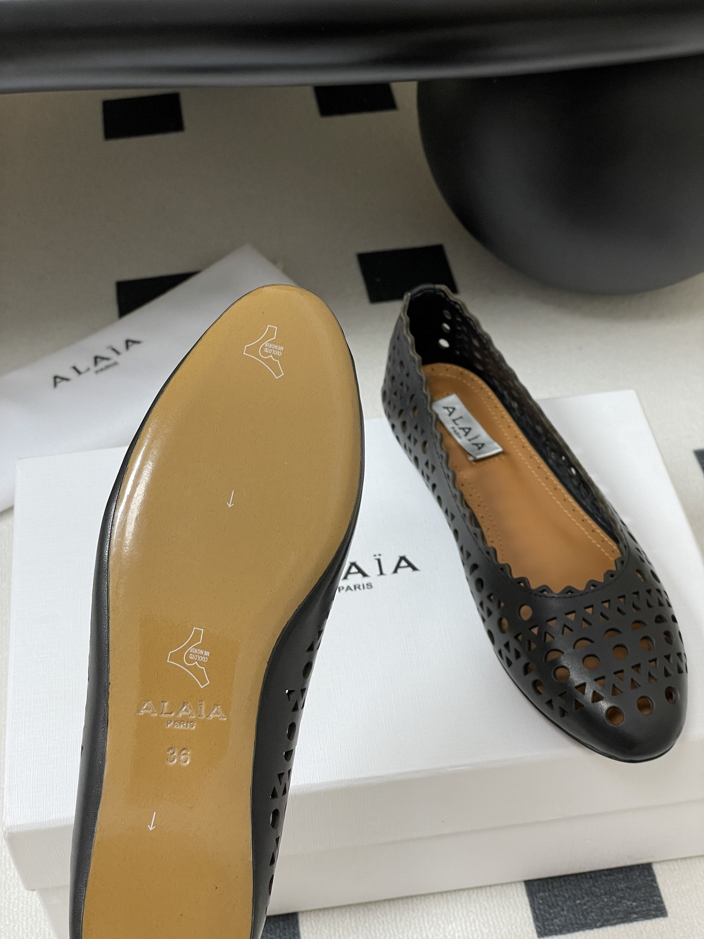 ua alaïa laser-cut leather ballet flats(cusT0mized size 7-10 days production time)