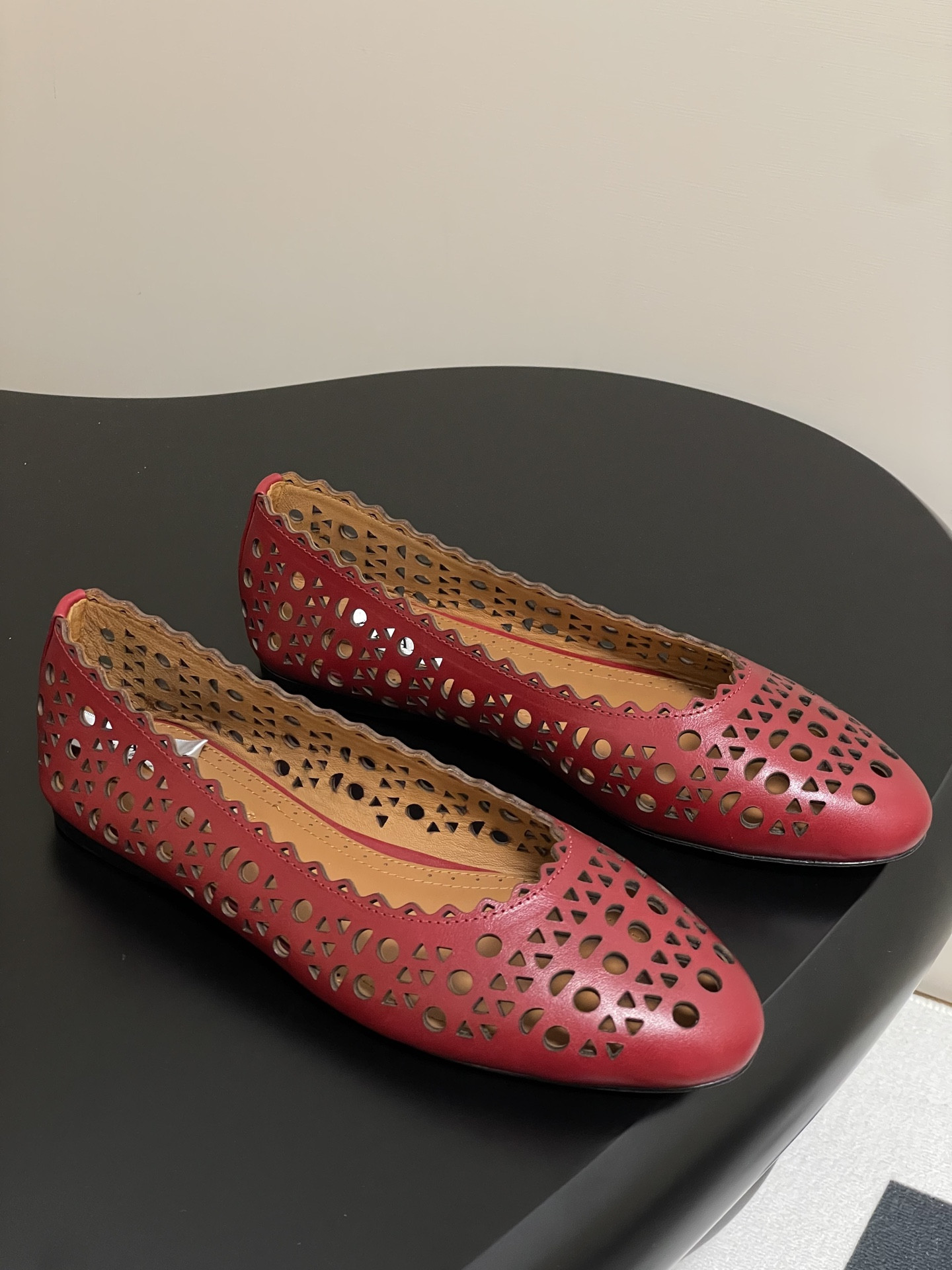 ua alaïa laser-cut leather ballet flats(cusT0mized size 7-10 days production time)