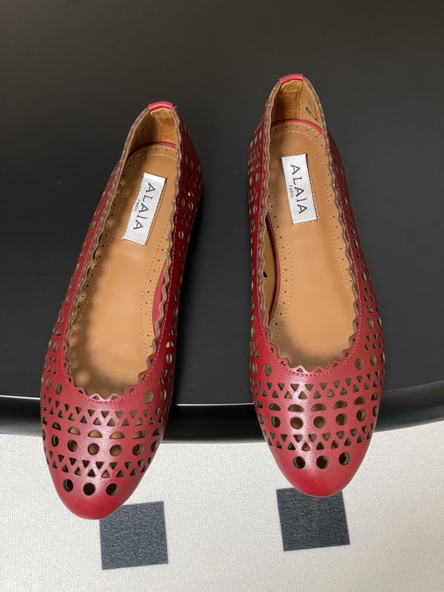 ua alaïa laser-cut leather ballet flats(cusT0mized size 7-10 days production time)