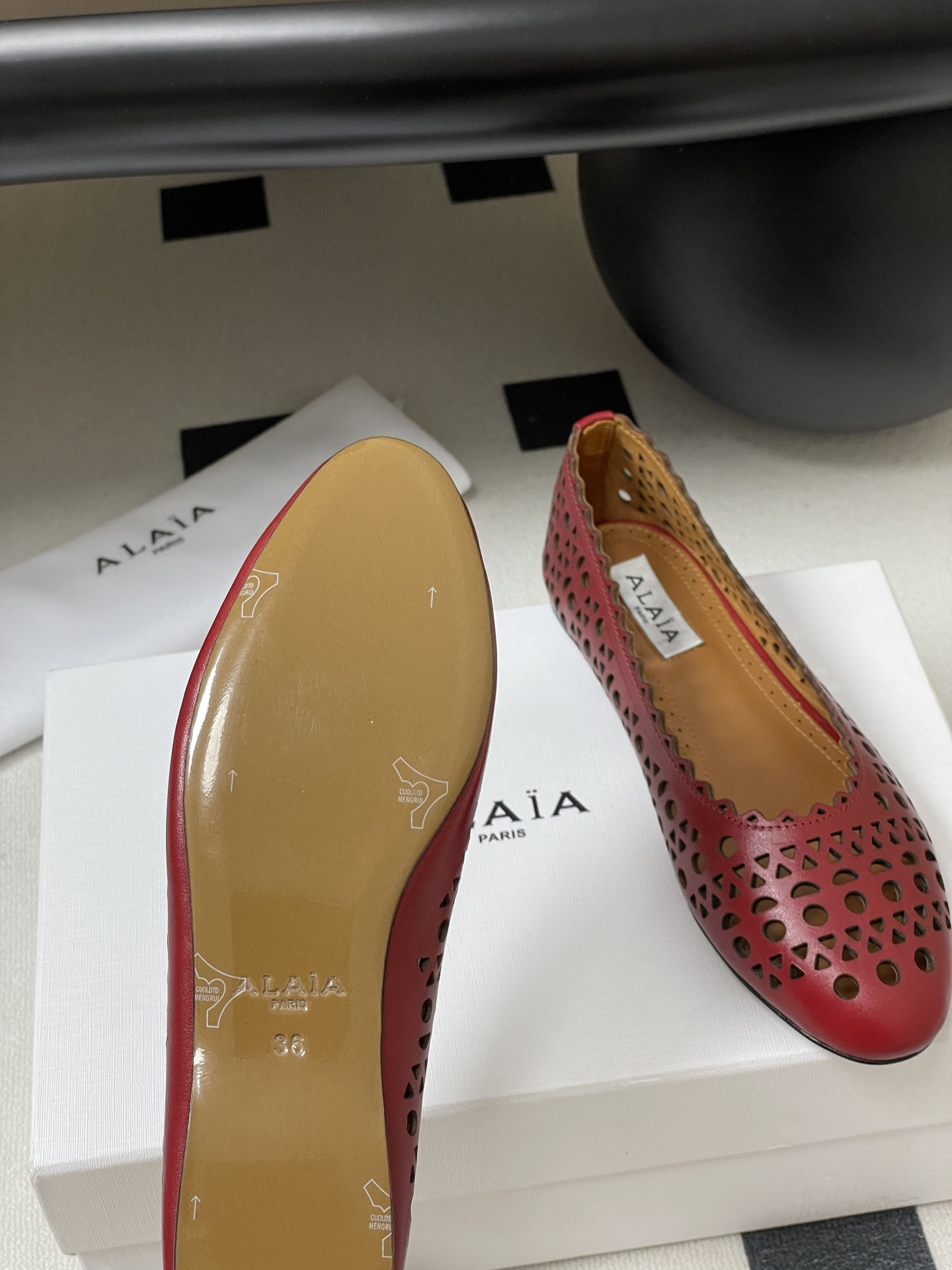 ua alaïa laser-cut leather ballet flats(cusT0mized size 7-10 days production time)