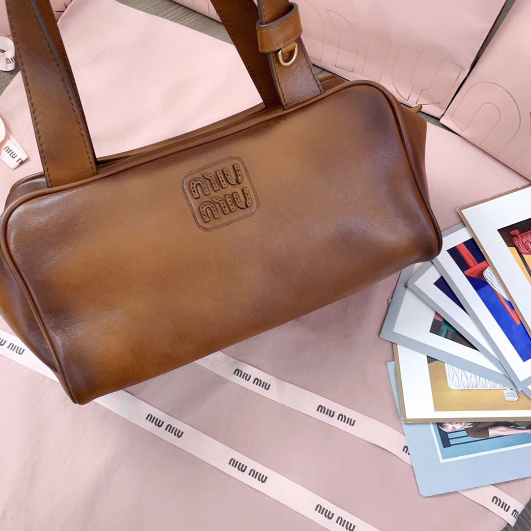 M1v M1v leather top-handle bag 15x28x13cm