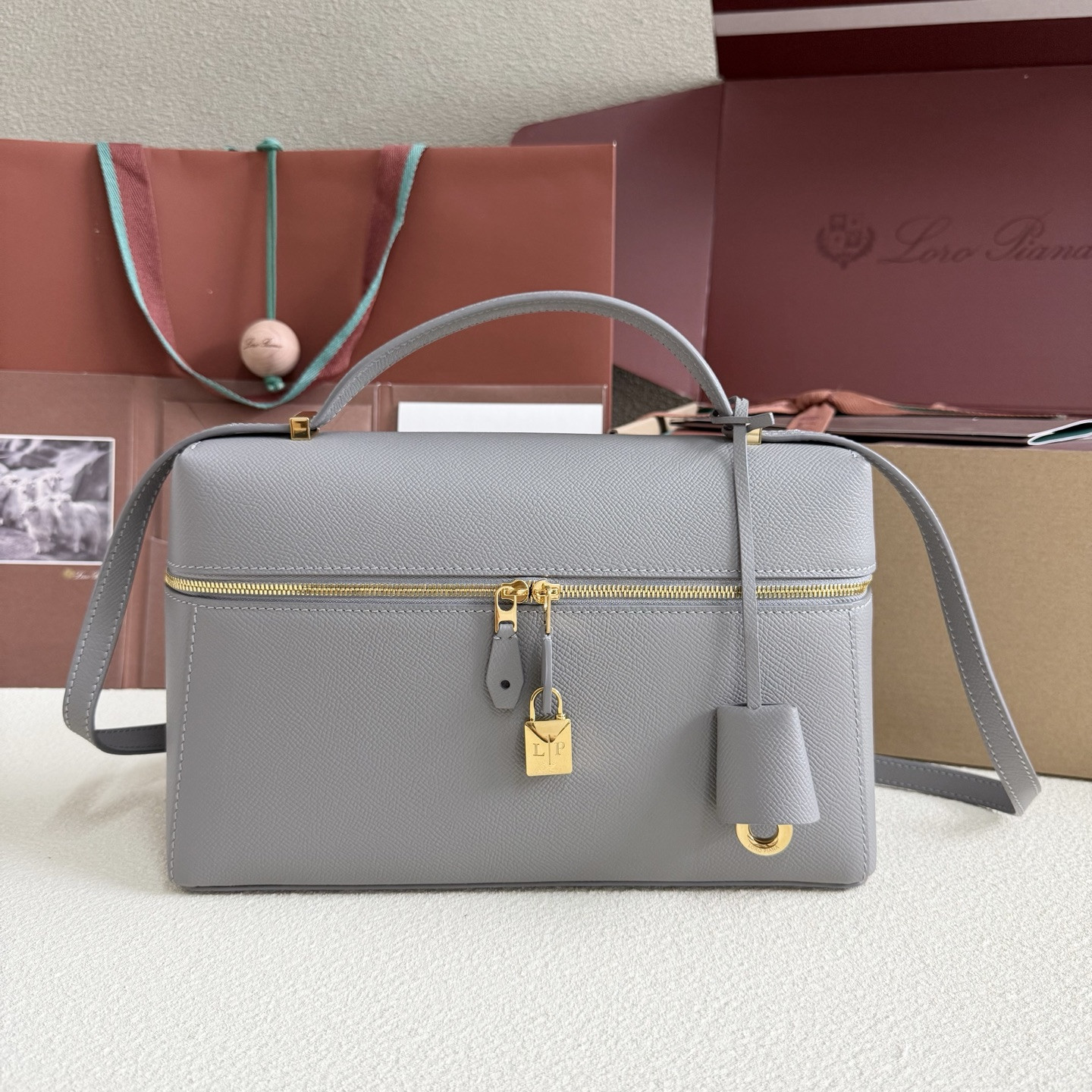 L**o p*ana extra pocket l27 calfskin 16x27x10cm