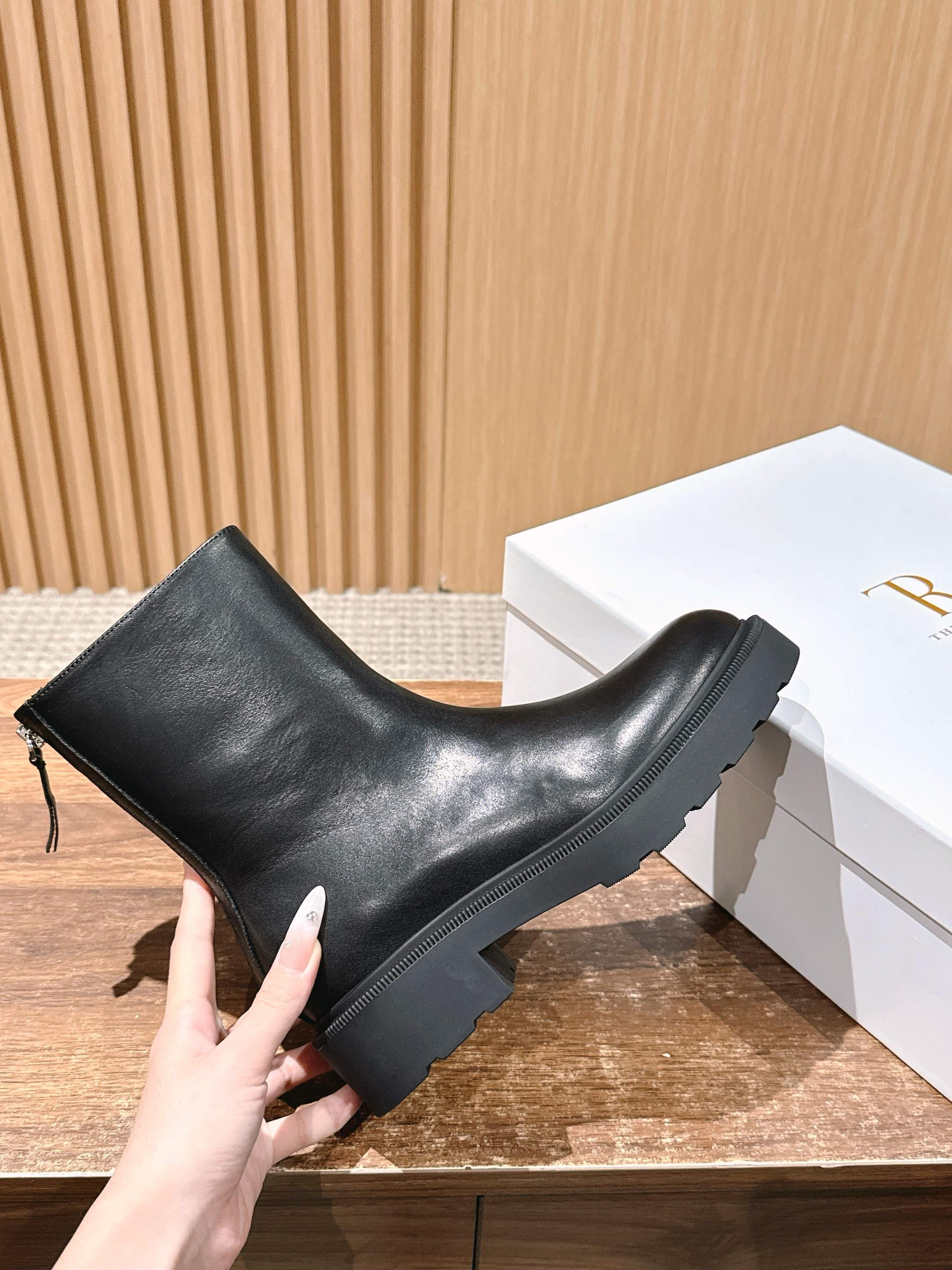 ua T*e R0w nobilis fast boot in leather