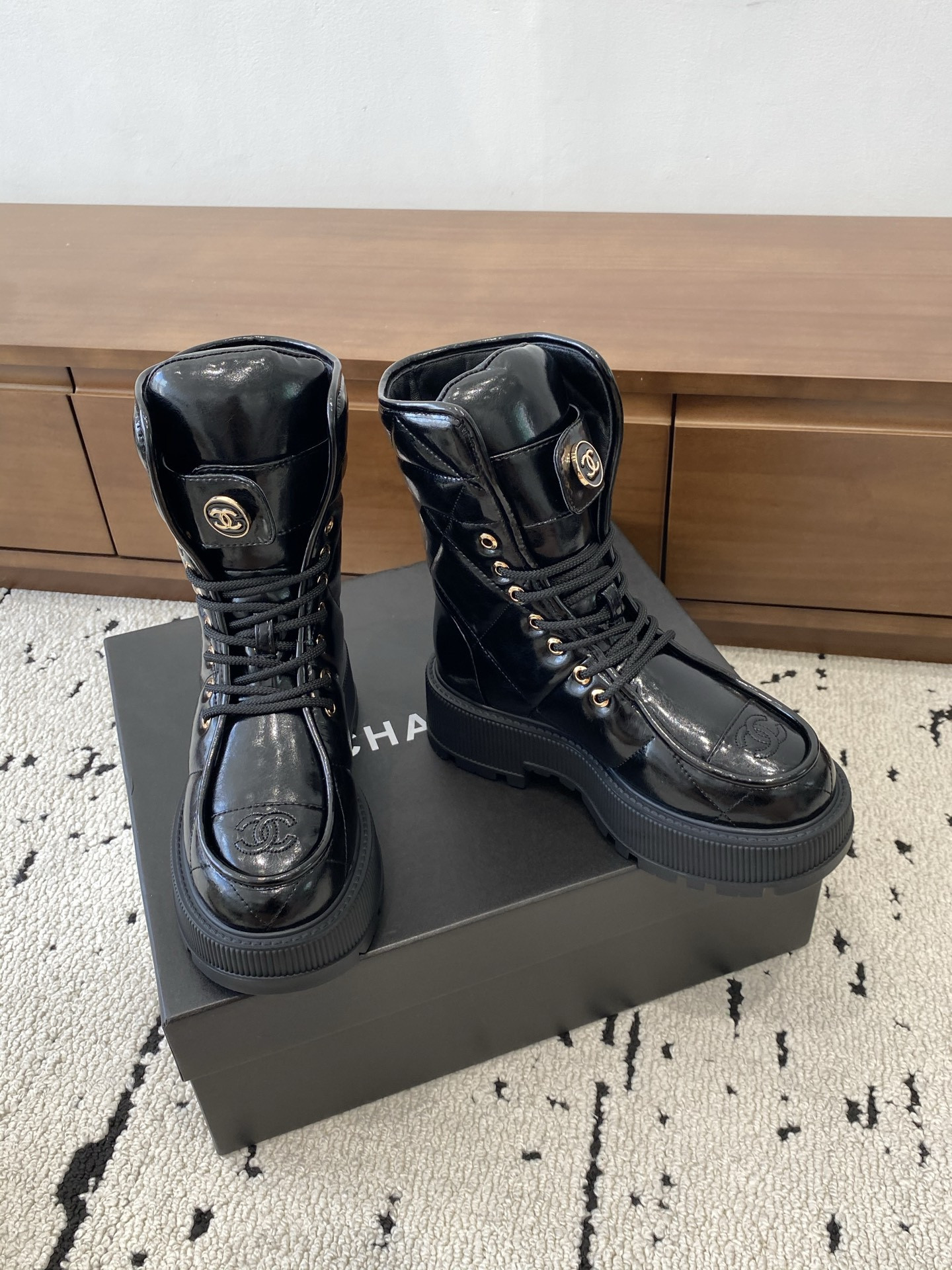 ua Ch*el boots