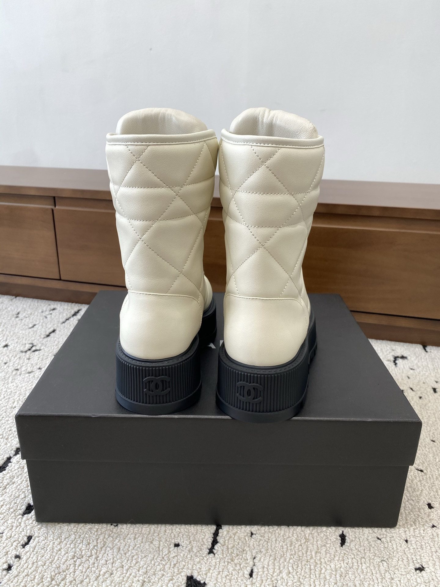 ua Ch*el boots