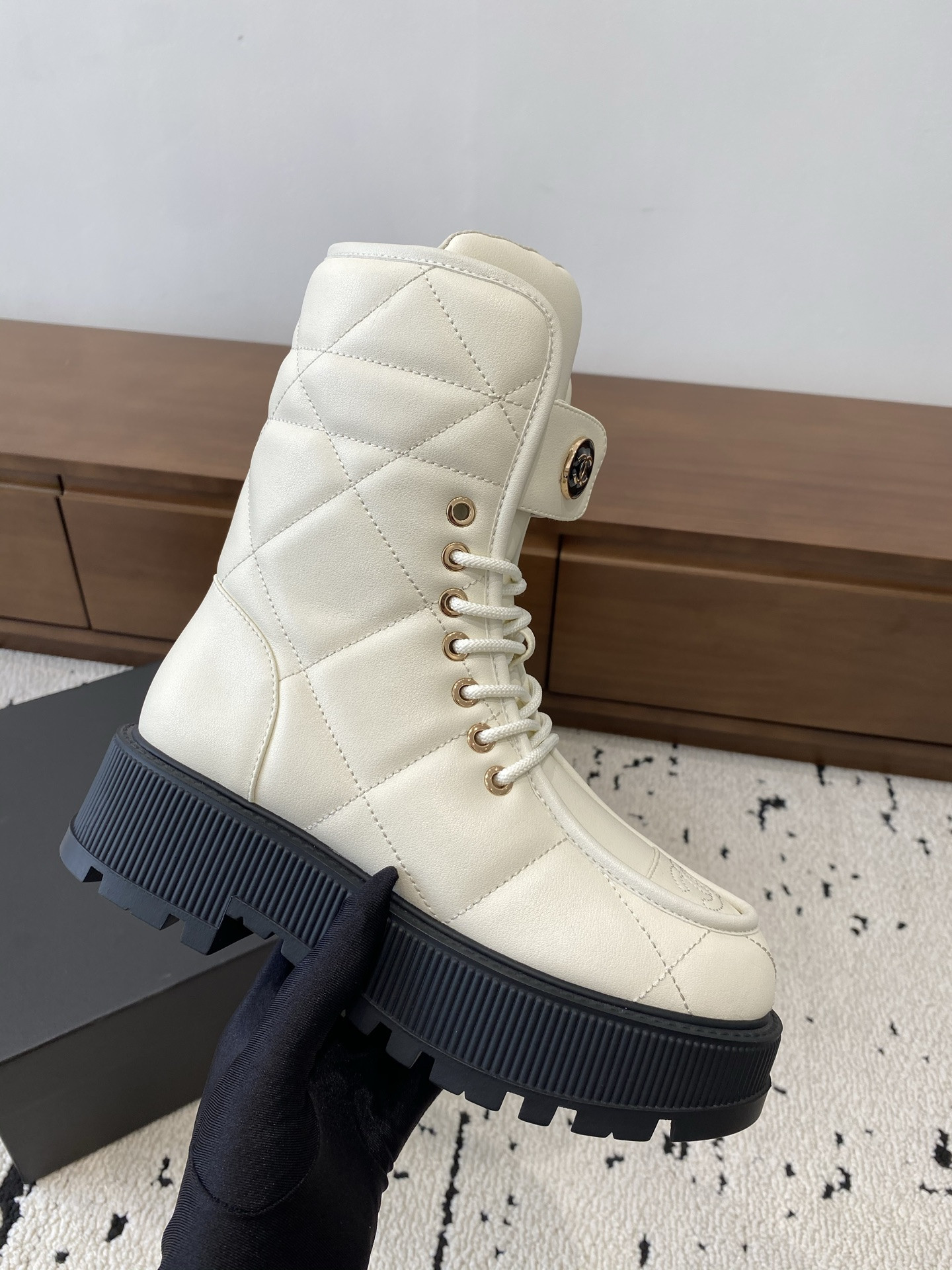 ua Ch*el boots