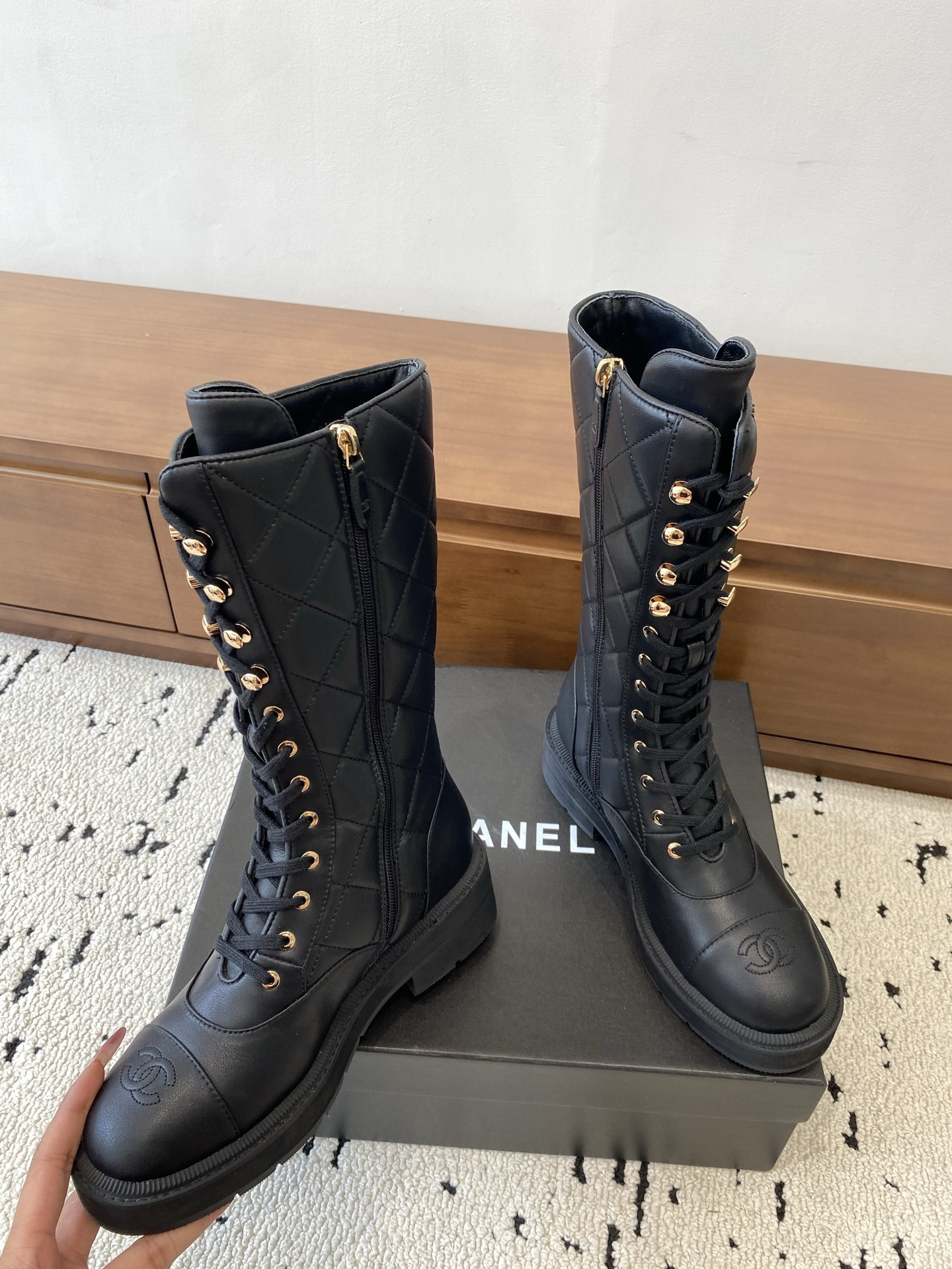 ua Ch*el boots