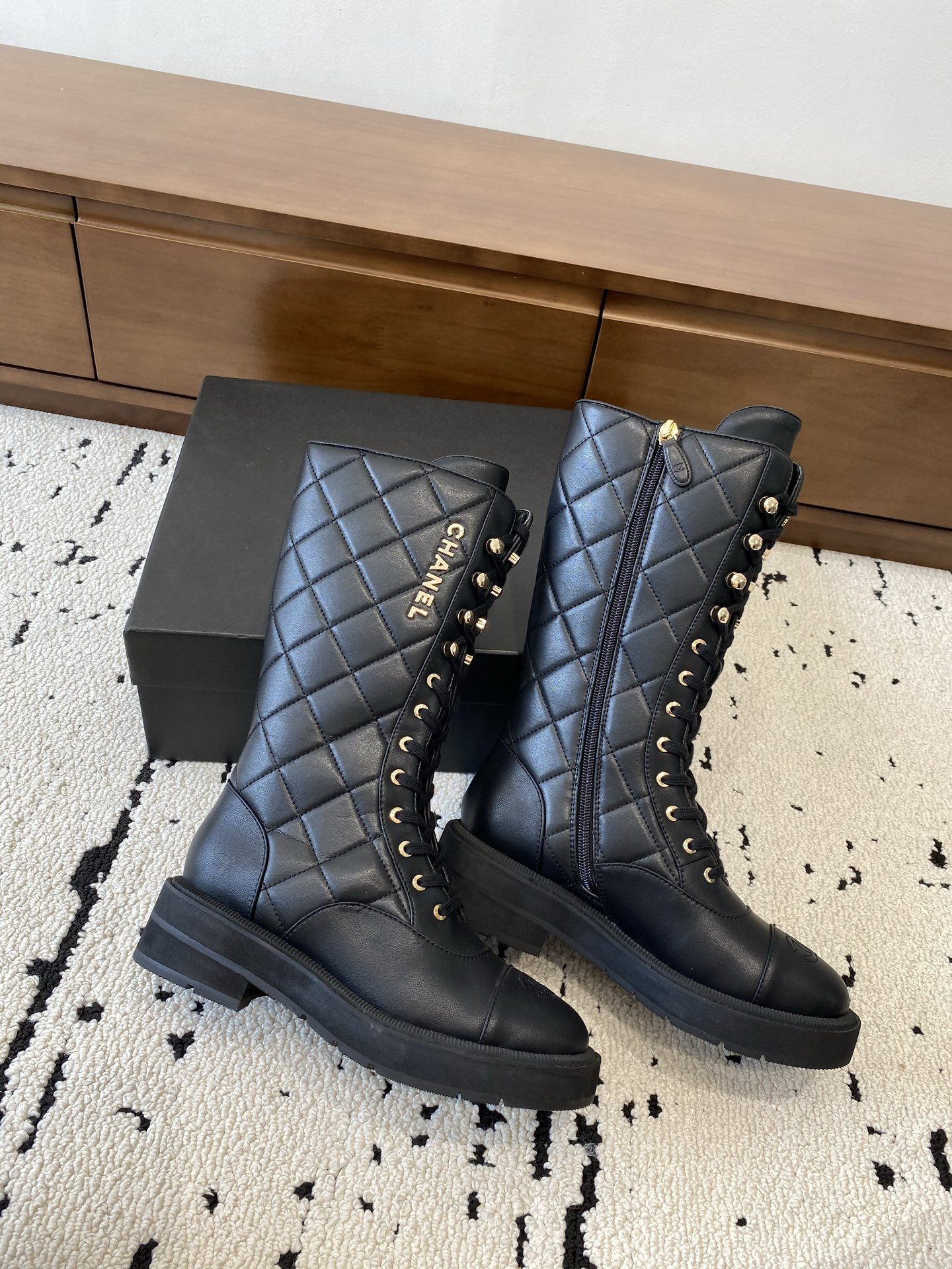 ua Ch*el boots