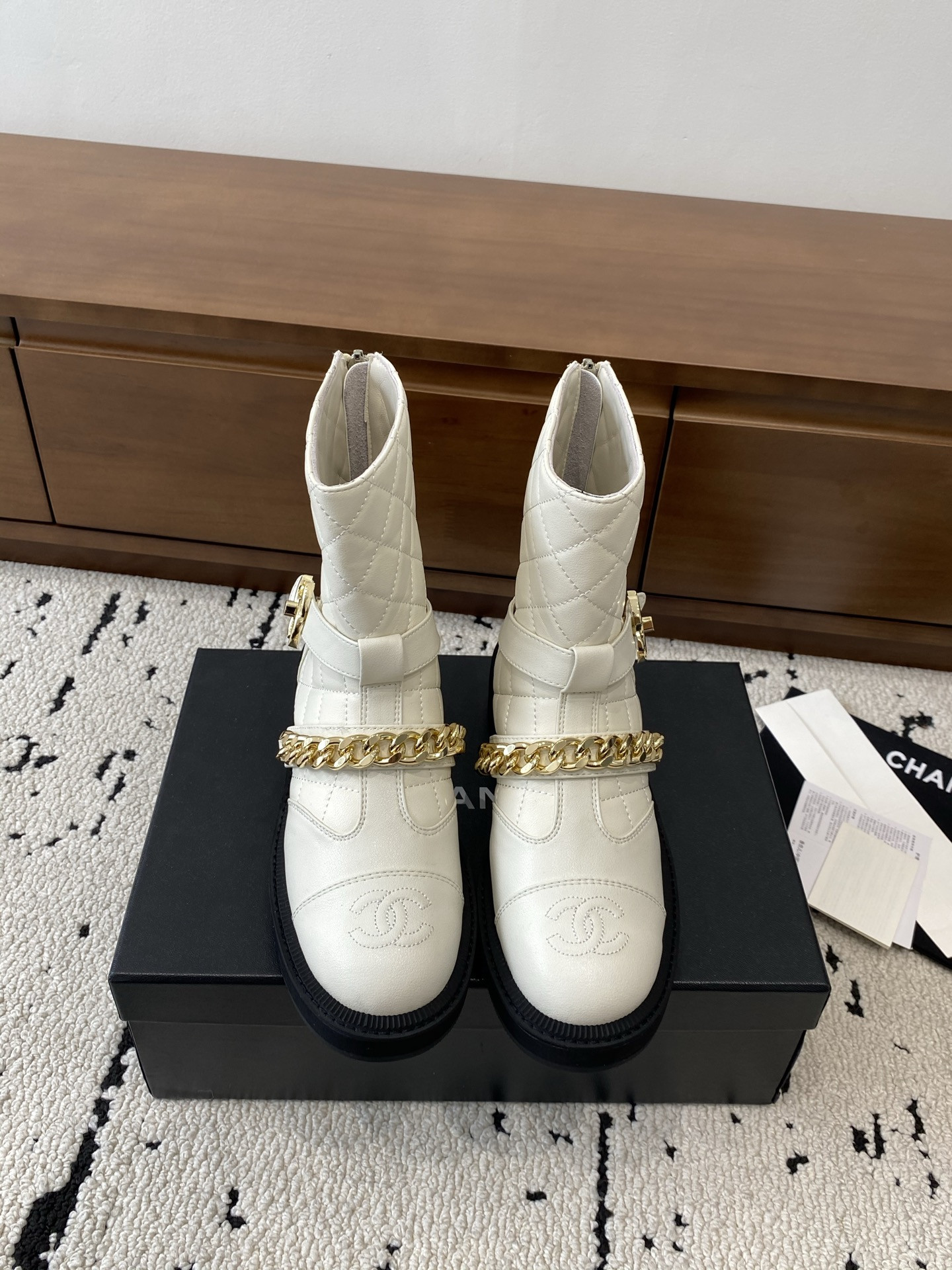 ua Ch*el boots