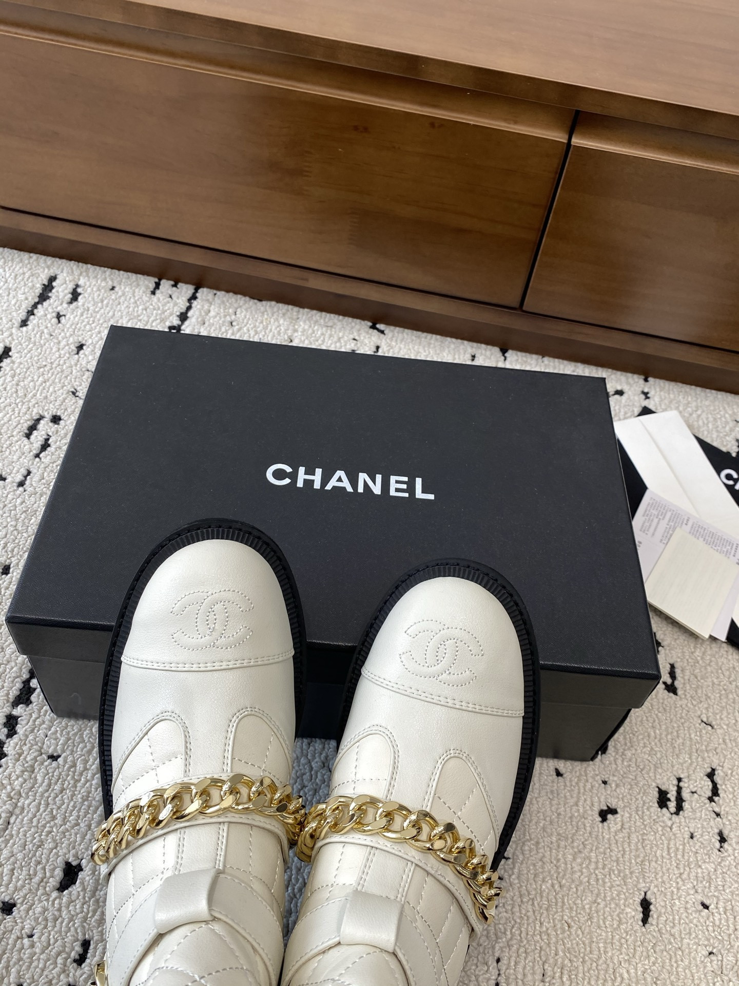 ua Ch*el boots