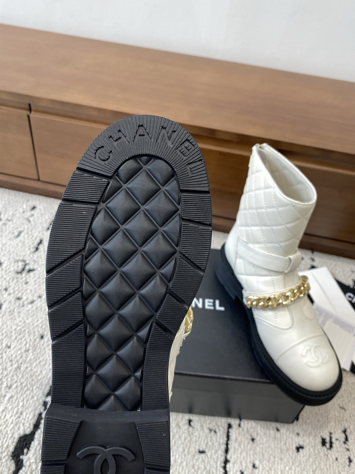 ua Ch*el boots