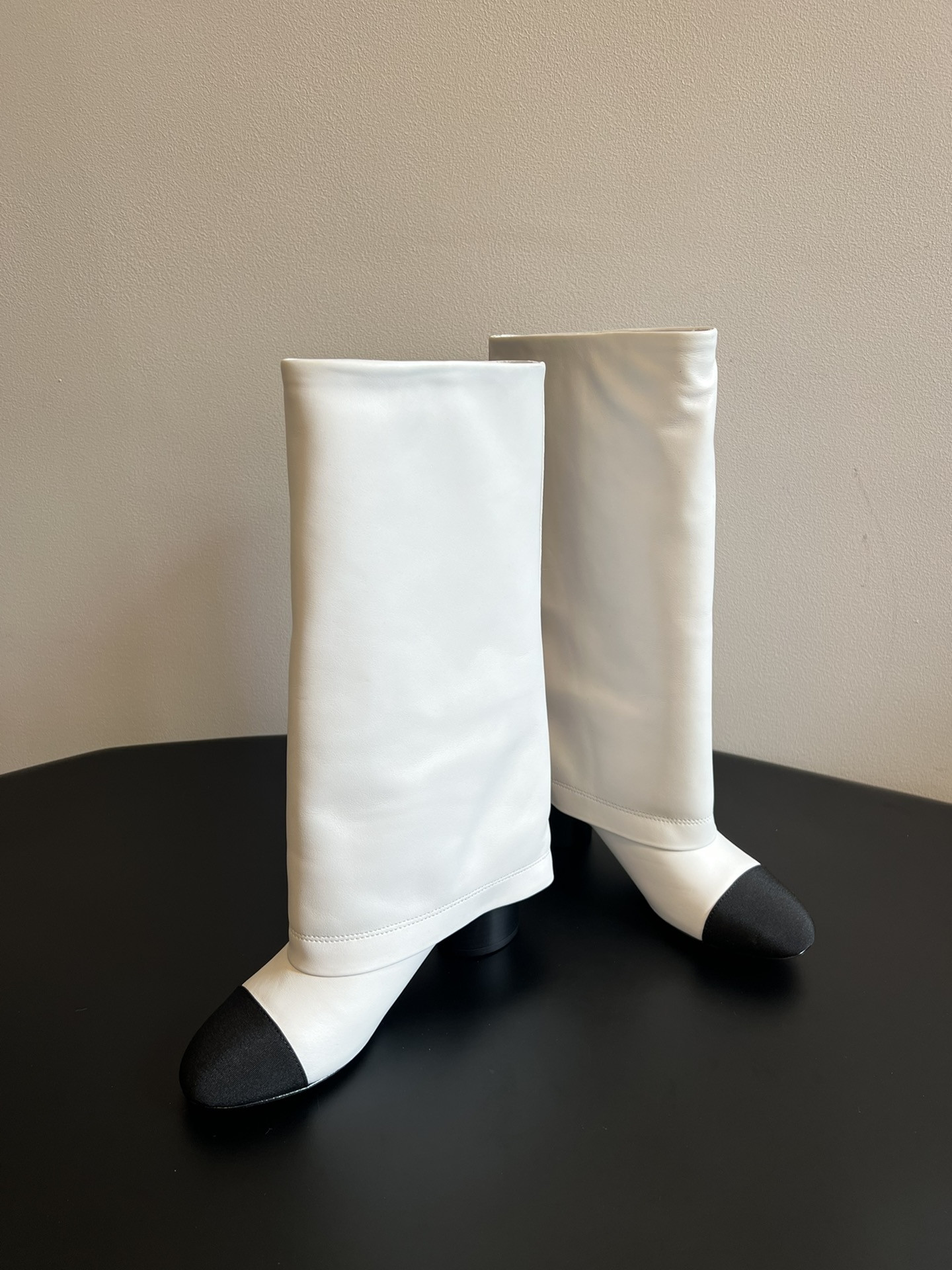 ua Ch*el high boot